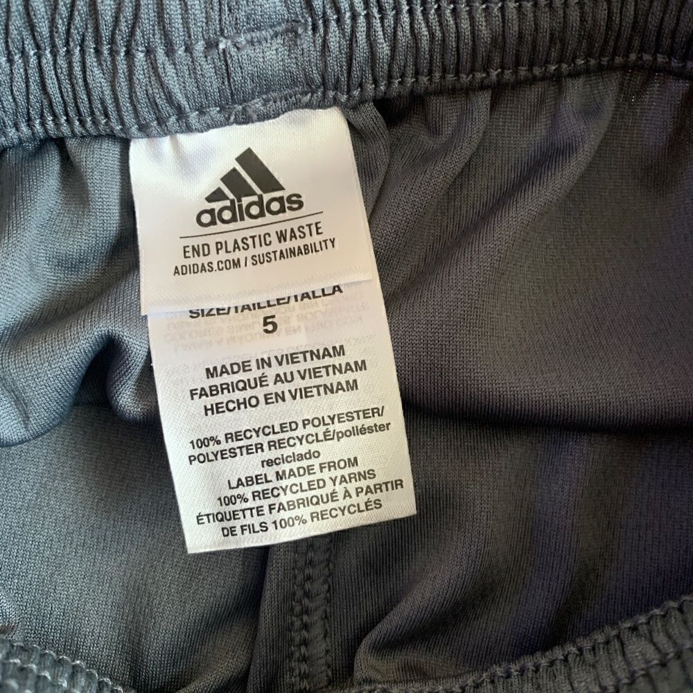 Adidas boys shorts color orange and gray - Picture 3 of 3